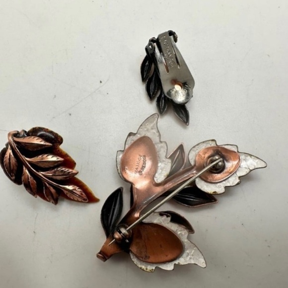 MATTISSE RENOIR VINTAGE COPPER ENAMEL BROOCH & CLIP EARRINGS SET - Picture 3 of 3